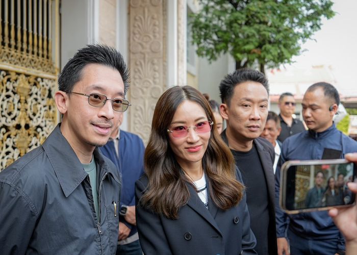 'พานทองแท้ - พินทองทา' เยี่ยมทักษิณ ฝากให้กำลังใจผู้สมัครพรรคเพื่อไทย ยืนยันขอพักโทษตามระเบียบ