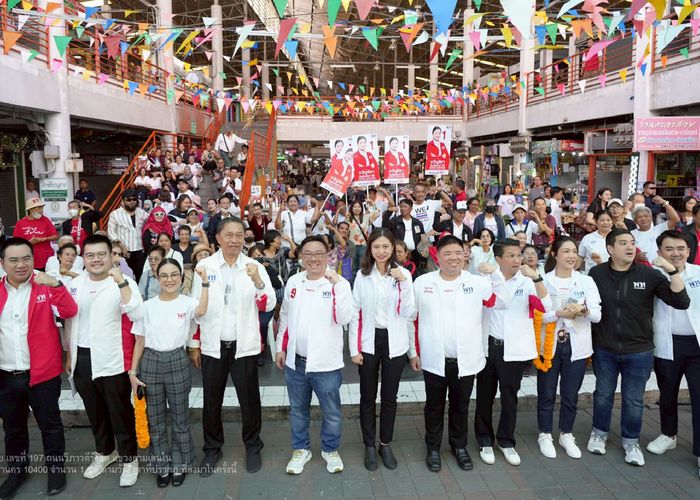 'จุลพันธ์-ขวัญจิรา' ผู้สมัคร สส.พรรคเพื่อไทย ลงพื้นที่มีนบุรี ชี้แจงนโยบาย ถาม-ตอบประชาชนตรงไปตรงมา