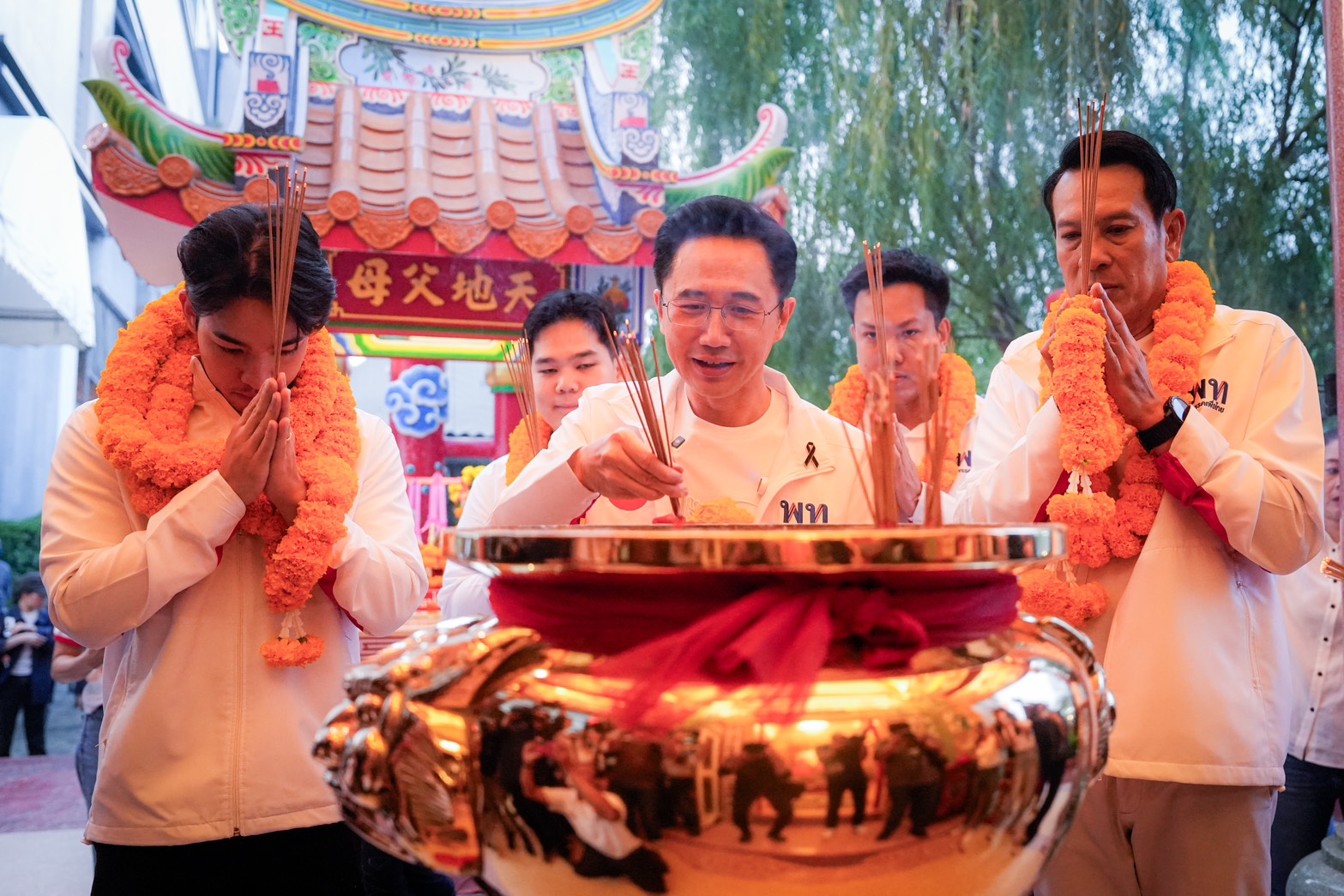 ยศชนัน พรรคเพื่อไทย ตลาดยิ่งเจริญ