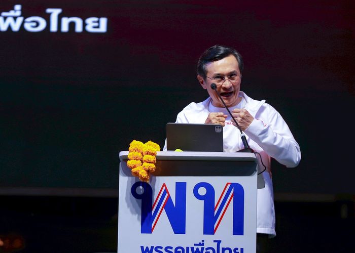 'จาตุรนต์' ปราศรัยใหญ่พัทลุง ย้ำ พรรคเพื่อไทยตั้งใจมารับใช้พี่น้องภาคใต้ ชู 'ยศชนัน' ทุกเวทีพูดแต่เรื่องนโยบาย