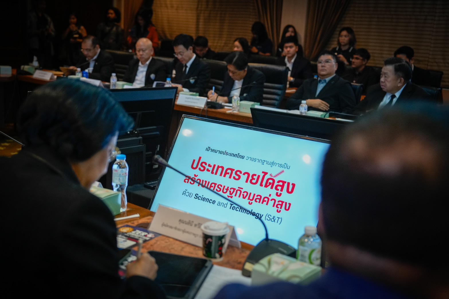 ยศชนัน พรรคเพื่อไทย หอการค้า