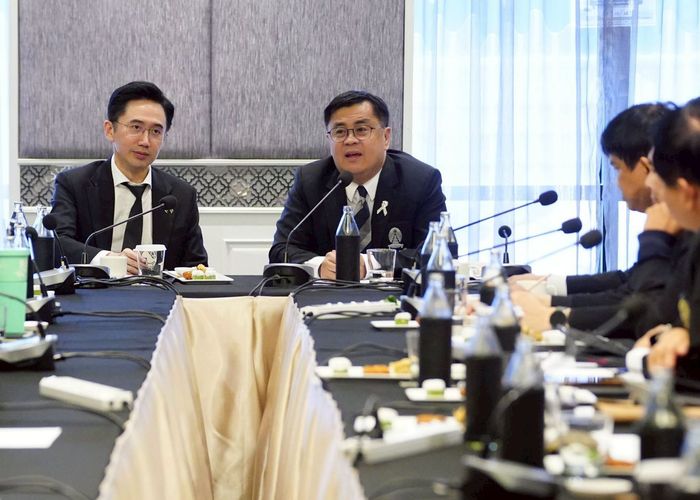 'ยศชนัน' นำทีมเพื่อไทย หารือ 'อธิการบดีทั่วประเทศ' เสนอใช้วิจัยนำเศรษฐกิจ ปั้นคนป้อนอุตสาหกรรมใหม่
