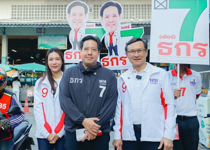'จาตุรนต์-ธกร' ลงพื้นที่หาเสียงตลาดเอี่ยมสมบัติ ชูนโยบายปัญหาแก้ปากท้อง-ปราบยาเสพติด มั่นใจกระแสตอบรับดี
