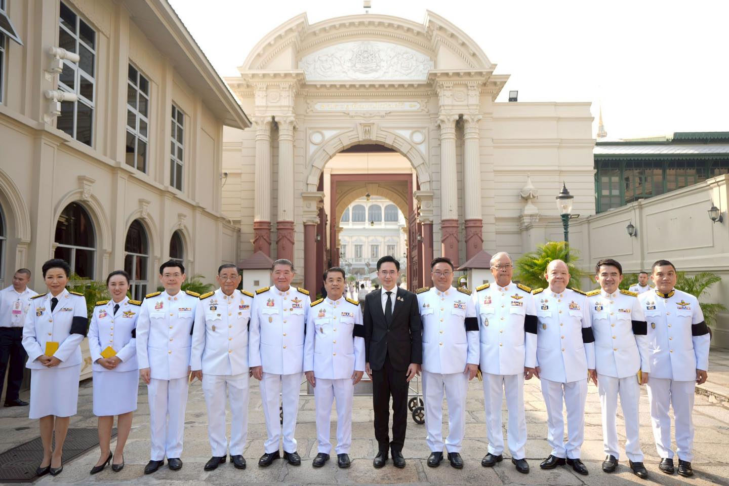 พรรคเพื่อไทย ลงนามถวายพระพรชัยมงคลพระบาทสมเด็จพระเจ้าอยู่หัวและสมเด็จพระนางเจ้าฯ พระบรมราชินี เนื่องในโอกาสวันขึ้นปีใหม่ 2569