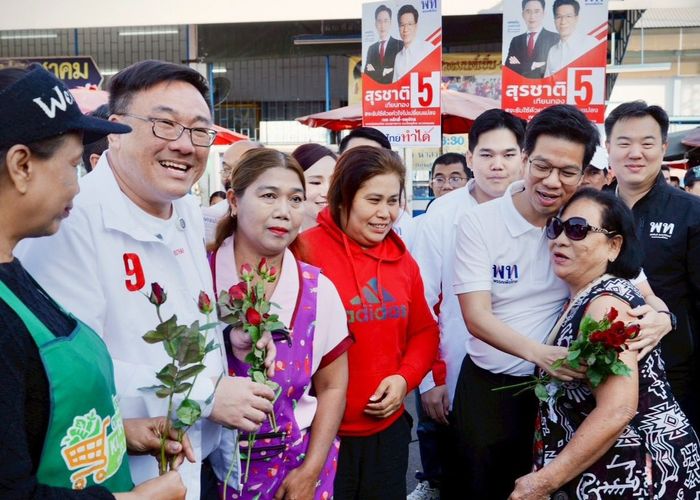 ‘จุลพันธ์’ ควง ‘โฟล์ค-อ๊อฟ’ หาเสียงดอนเมือง-เขตหลักสี่ ชู 'หวยเกษียณ' เย็นนี้เปิดนโยบายช่วยเหลือคนจนเพิ่ม