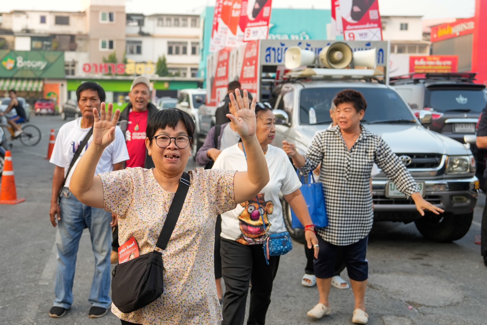 ยศชนัน พรรคเพื่อไทย ตลาดยิ่งเจริญ