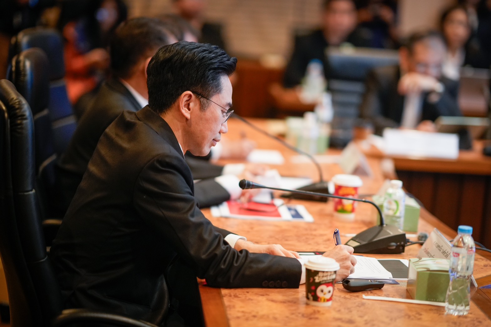 ยศชนัน พรรคเพื่อไทย หอการค้า