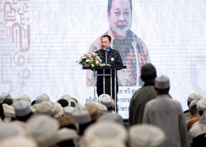'อ.วันนอร์- พ.ต.อ.ทวี' บุกปัตตานี พบ 1,200 โต๊ะครู ชี้ การเมือง คือ เกราะป้องศาสนา – ย้อนปมฮิญาบ ถึง งบบุรีรัมย์
