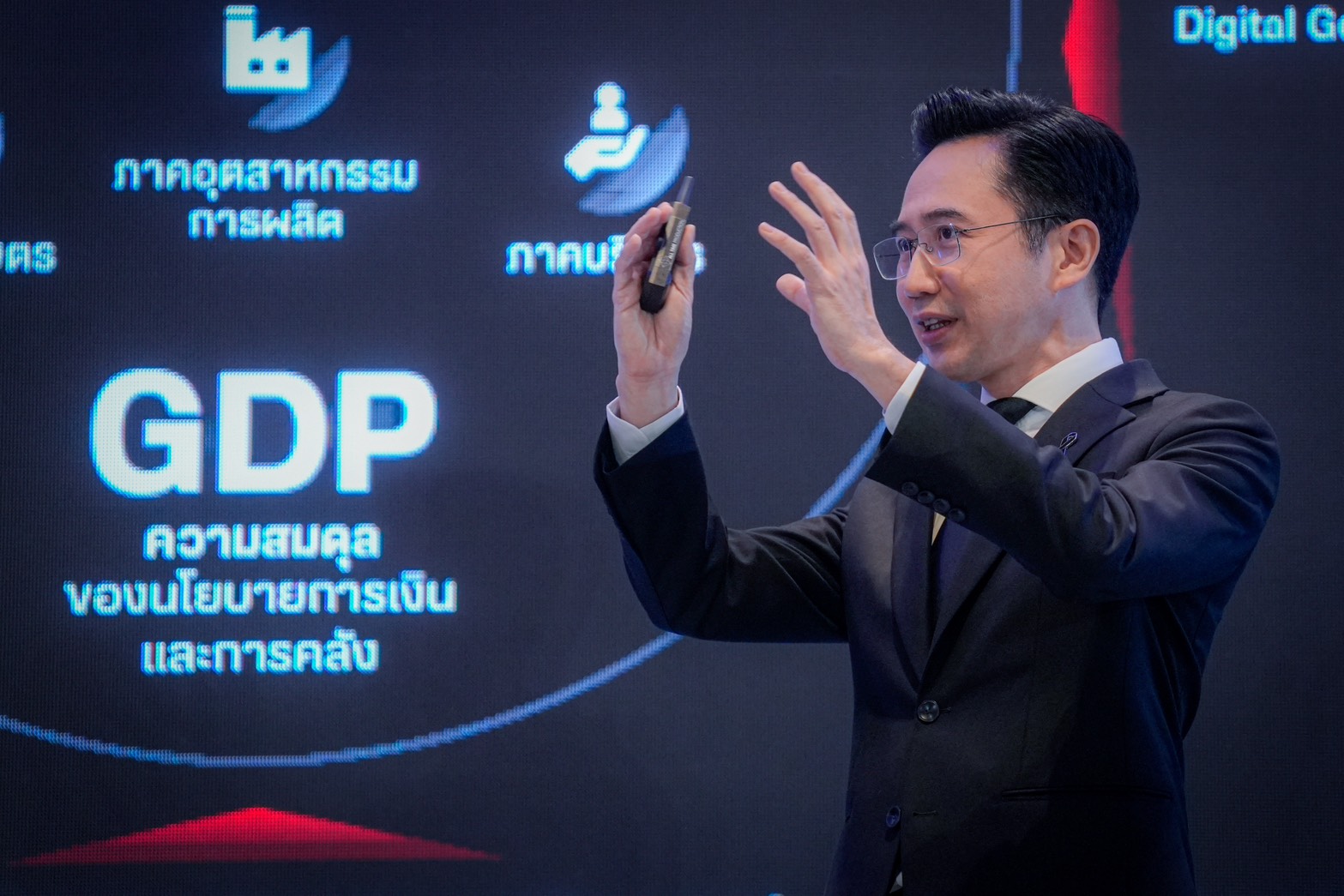 ยศชนัน วงศ์สวัสดิ์