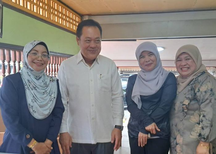 'ทวี' นำลูกพรรคประชาชาติหาเสียง ตลาดพิธาน จ.นราธิวาส ชูแก้หนี้-แก้ปัญหายาเสพติด มั่นใจกวาดคะแนนในพื้นที่ได้