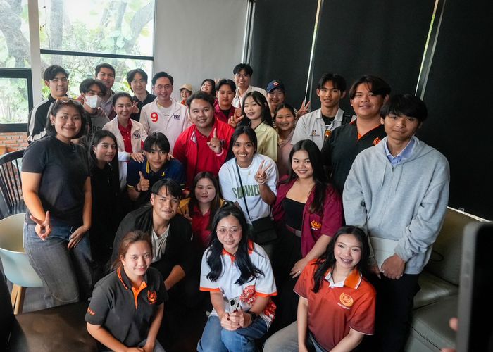 'ยศชนัน' พบนักศึกษา ม.อุบลฯ ย้ำศักดิ์ศรีที่กินได้ และโอกาสที่เท่าเทียม ภูมิใจในอัตลักษณ์พื้นถิ่น มั่นใจนโยบายทีมเพื่อไทยทำได้