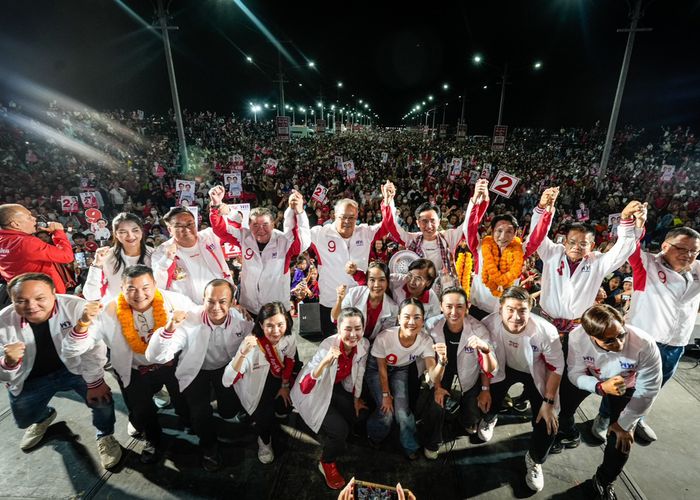 ชาวอุบลฯ ราว 20,000 คน ส่งเสียงเชียร์ ‘นายกฯ เชน’ กระหึ่ม เพื่อไทย  'ยศชนัน' ประกาศ ‘คนไทยต้องไร้จน’