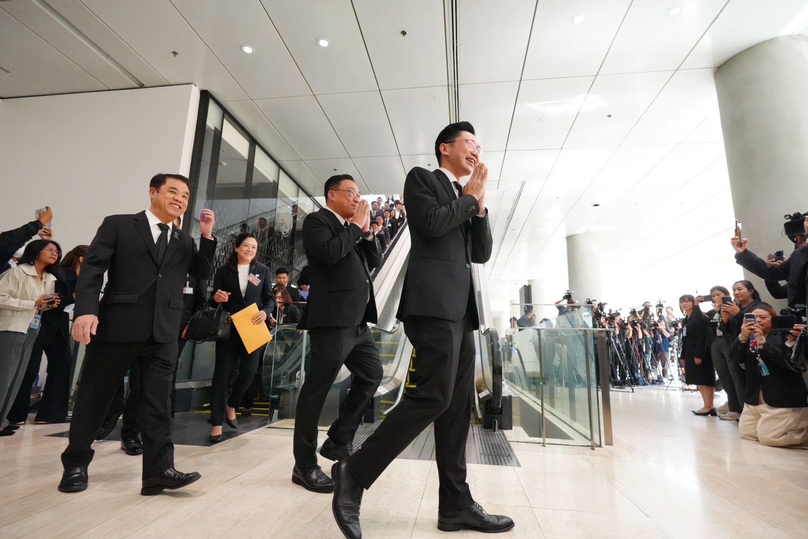 ยศชนัน พรรคเพื่อไทย