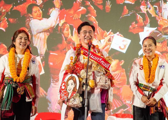 ยศชนันฟีเวอร์! ทัวร์อีสาน 3 วัน 8 จังหวัด คนแห่รับแน่นทุกเวที 'เพื่อไทย' กางแผนชุบชีวิตคนล้ม ล้างหนี้-ปราบโกง-อัปเกรด 30 บาท