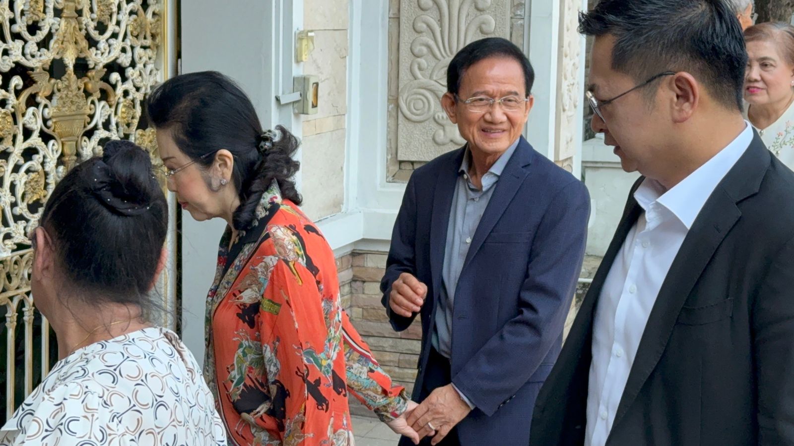 สมชาย วงศ์สวัสดิ์ เยาวภา วงศ์สวัสดิ์