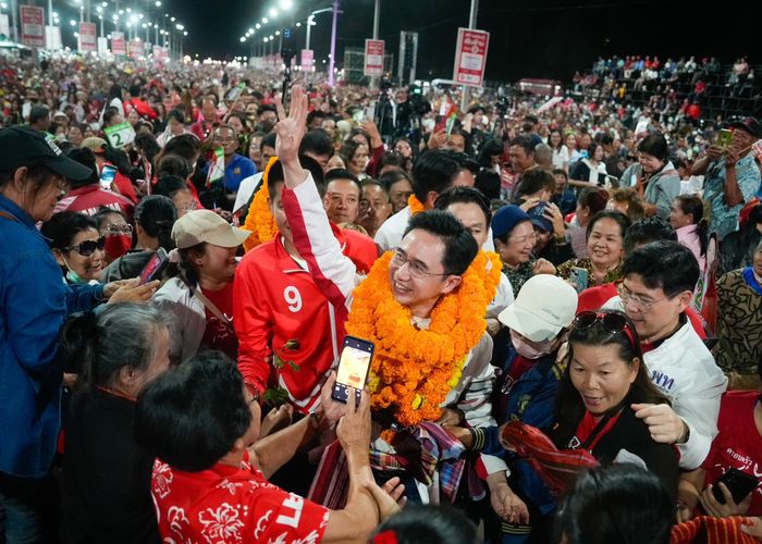 อุบลฯ สุดยอดมากๆ พลังที่พี่น้องมอบให้มหาศาล 'ยศชนัน' ย้ำนโยบายล้างหนี้เสีย-30 บาท AI-สร้างรัฐบาลดิจิทัล-คนไทยไร้จน