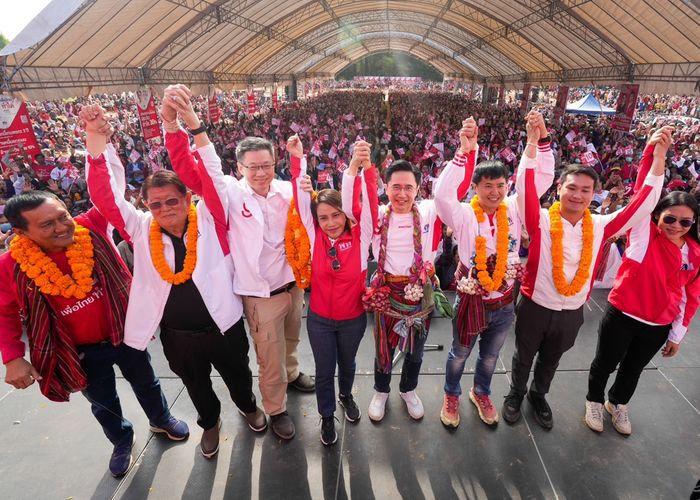 'ยศชนัน' ปราศรัยศรีสะเกษชูนโยบายรดน้ำที่ราก แก้หนี้ทั้งระบบ - สร้างเศรษฐีเงินล้านทุกวัน - เพิ่มมูลค่าหอมแดง