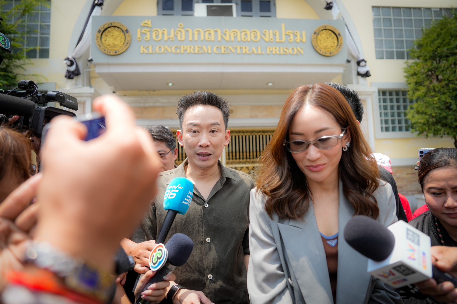 พานทองแท้ พินทองทา เยี่ยมทักษิณ