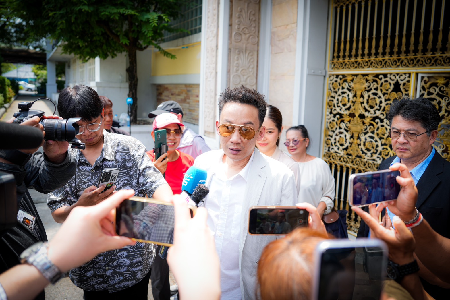 พานทองแท้ เยี่ยมทักษิณ