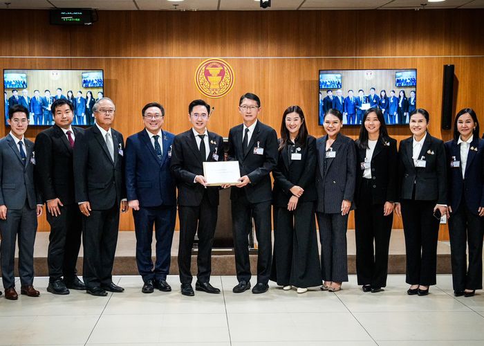 เพื่อไทยยื่นร่างกฎหมาย 10 ฉบับแรกเข้าสภา เน้นด้านสังคม ปฏิรูปประเทศ รับมือเศรษฐกิจ-ภูมิรัฐศาสตร์โลก ตั้งเป้าผลักดันสำเร็จภายใน 2 ปี
