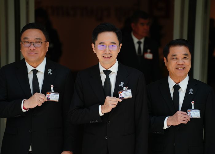 'ยศชนัน-จุลพันธ์-สุริยะ' นำ สส.บัญชีรายชื่อพรรคเพื่อไทย รายงานตัวต่อสภาฯ แล้ว