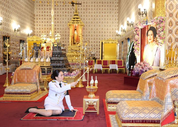 ครอบครัวชินวัตร พร้อมด้วย บริษัท เรนด์ ดีเวลลอปเมนท์ จำกัด และมูลนิธิไทยคม ร่วมเป็นเจ้าภาพบำเพ็ญพระราชกุศลถวายพระบรมศพ สมเด็จพระพันปีหลวง