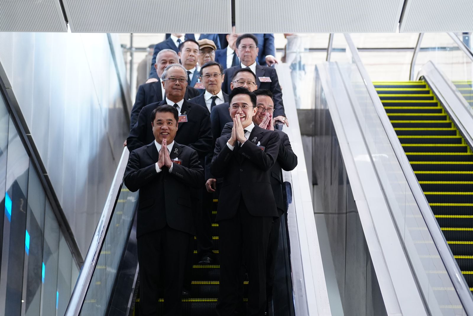 ยศชนัน วงศ์สวัสดิ์ จุลพันธ์ อมรวิวัฒน์ สุริยะ จึงรุ่งเรืองกิจ พรรคเพื่อไทย