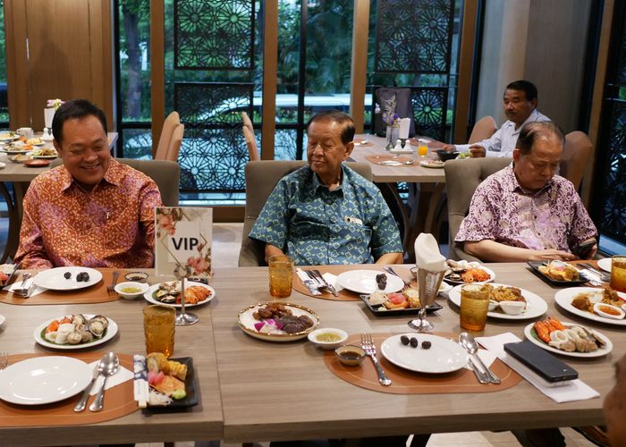 'วันมูหะมัดนอร์ มะทา- ทวี สอดส่อง' นำพรรคประชาชาติ ละศีลอด แกนนำพรรคเข้าร่วมพร้อมเพรียง