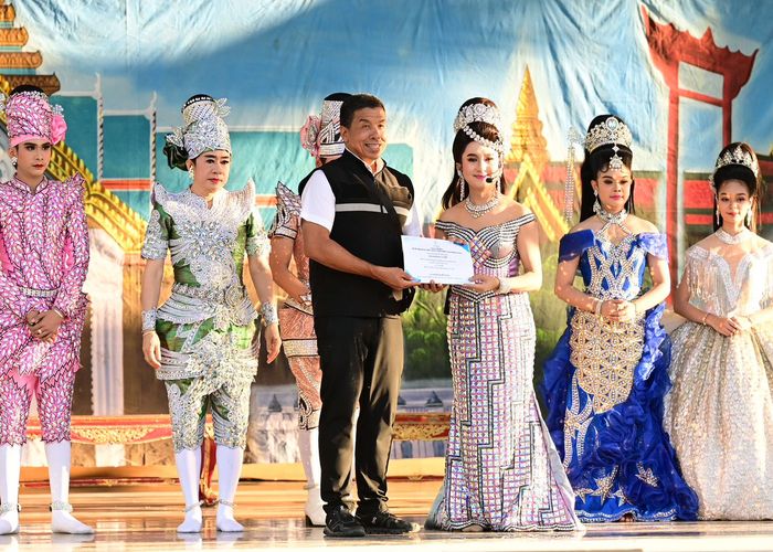 ผู้ว่าฯ ชัชชาติเปิดงาน ‘ลิเกในสวน’ ปลุกซอฟต์พาวเวอร์กลางสวนลุมพินี ดึง ‘ศรราม น้ำเพชร’ ร่วมสร้างความสุข
