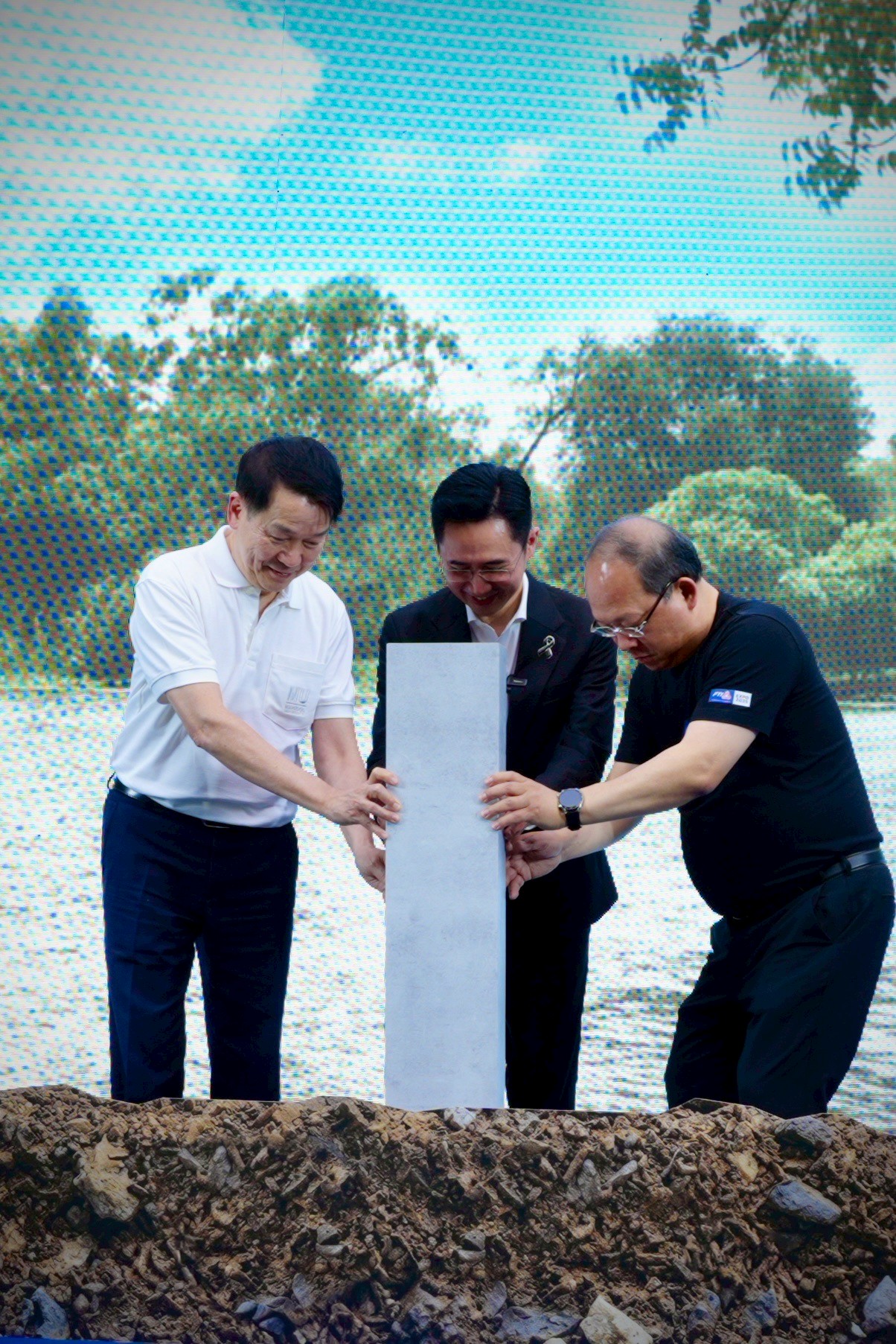ยศชนัน วงศ์สวัสดิ์