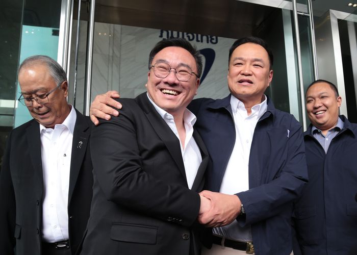 ‘จุลพันธ์’ นำทีมเพื่อไทย หารือที่พรรคภูมิใจไทย พร้อมยื่นชื่อรองประธานสภาฯ 'อนุทิน' รอรับแซว “หนูมารอหนิมตั้งนาน”