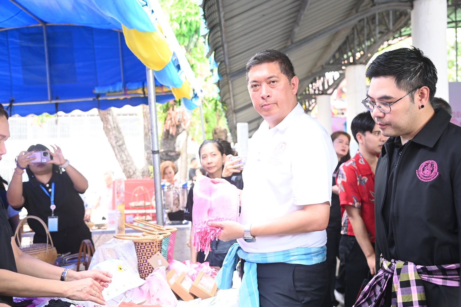 นิกร พม