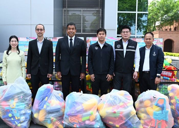 ครั้งแรก! กับการเปลี่ยนปืนฉีดน้ำพลาสติกเป็นน้ำมันแนฟทา สร้างสงกรานต์รักษ์โลก