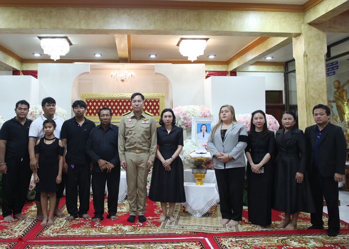 รมช.อัครนันท์ ร่วมพิธีสวดพระอภิธรรมศพ 'ครูปภัสรา' เหยื่อเหตุกราดยิงอยุธยา พร้อมส่งกำลังใจให้ครอบครัว