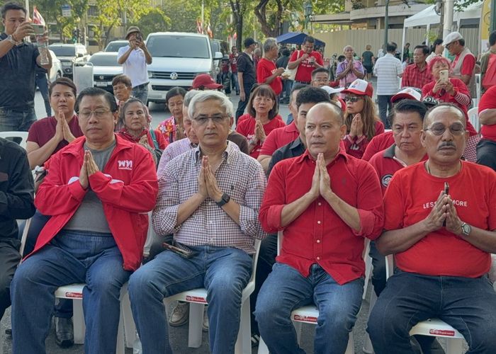 รำลึก 16 ปี 10 เมษา 'เสื้อแดงยังอยู่ การต่อสู้ไม่เคยหยุด' ณัฐวุฒิยันคนเสื้อแดงสู้สันติวิธี ชี้คดีก่อการร้าย-ชายชุดดำยกฟ้องหมด แต่คนตายยังไม่ได้รับความยุติธรรม