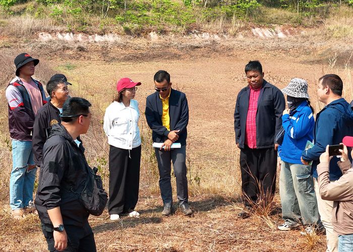 'มนพร' นำทีมลงพื้นที่แก้ปัญหาภัยแล้ง ต.รามราช อ.ท่าอุเทน นครพนม ขาดแคลนน้ำ หนองน้ำสาธารณะแห้งขอด ไม่มีน้ำประปาใช้