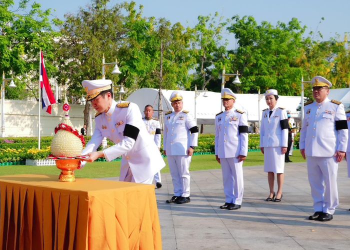 พรรคเพื่อไทย วางพานพุ่มถวายราชสักการะ เนื่องในวันพระบาทสมเด็จพระพุทธยอดฟ้าจุฬาโลกมหาราช และวันที่ระลึกมหาจักรีบรมราชวงศ์ พุทธศักราช 2569