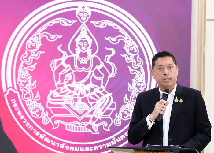 'รมว.นิกร' เปิดนโยบาย พม. 8 ด้าน 'สร้างสังคมอยู่ดี มีโอกาส เพื่อคนไทยทุกคน' พร้อมเป็น 'กำแพงพิงหลัง' ช่วยกลุ่มเปราะบาง ไม่ทิ้งใครไว้ข้างหลัง