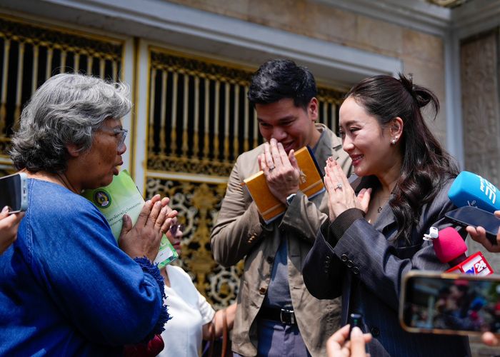 'แพทองธาร-ปิฎก' เยี่ยม 'ทักษิณ' ซึ่งถูกคุมขังครบ 7 เดือนแล้ว เพื่อนมงฟอร์ตจากเชียงใหม่มาให้กำลังใจ