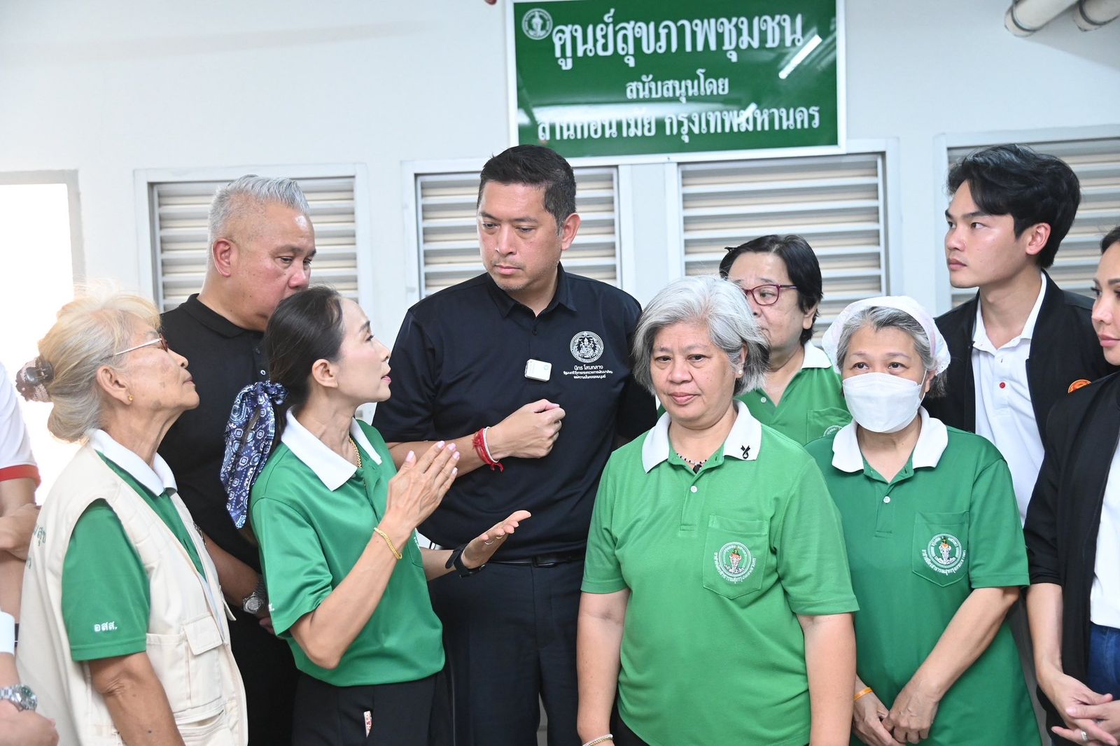 นิกร พม