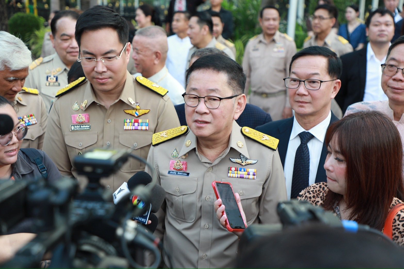 ประเสริฐ จันทรรวงทอง รัฐมนตรีว่าการกระทรวงศึกษาธิการ อัครนันท์ กัณณ์กิตตินันท์ รัฐมนตรีช่วยว่าการกระทรวงศึกษาธิการ