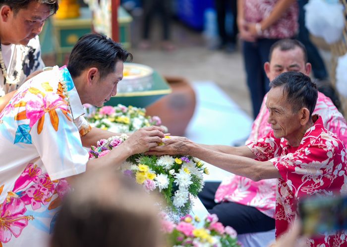 'เกรียง' โชว์ตัวหลังพักรักษาอาการป่วย เปิดบ้านให้คนอุบลฯ ร่วมรดน้ำขอพรเทศกาลสงกรานต์ 2569