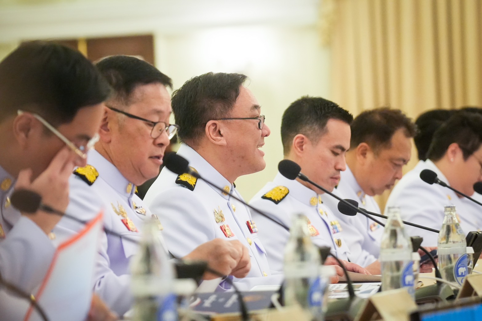 ประชุมคณะรัฐมนตรีพิเศษนัดแรก