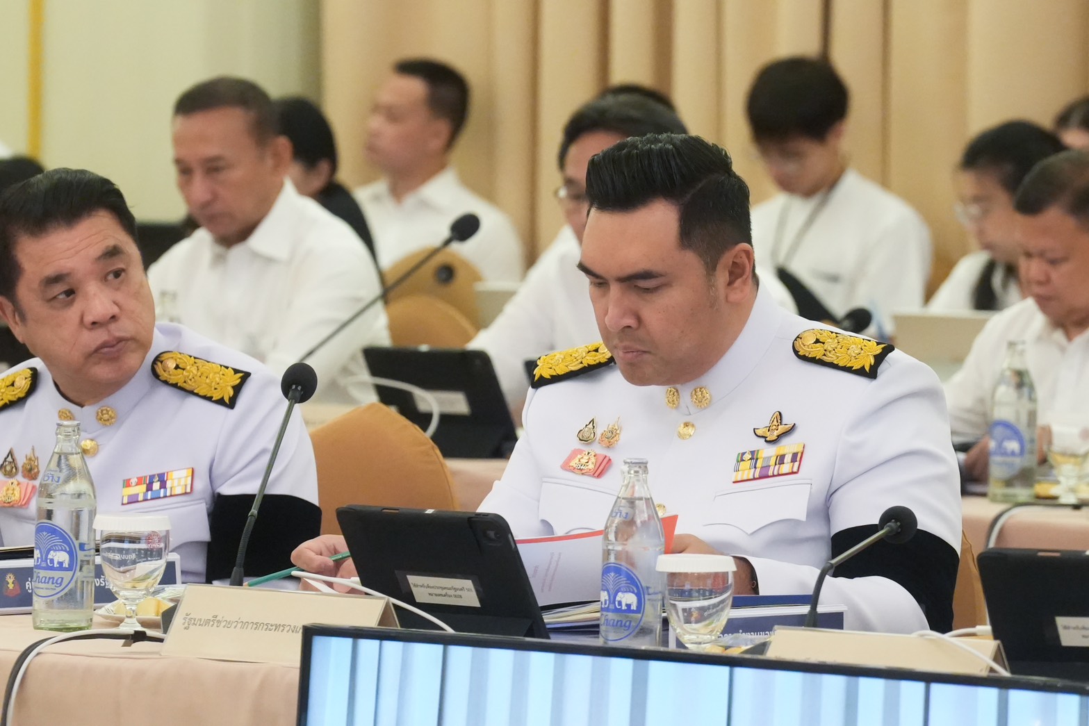 ประชุมคณะรัฐมนตรีพิเศษนัดแรก