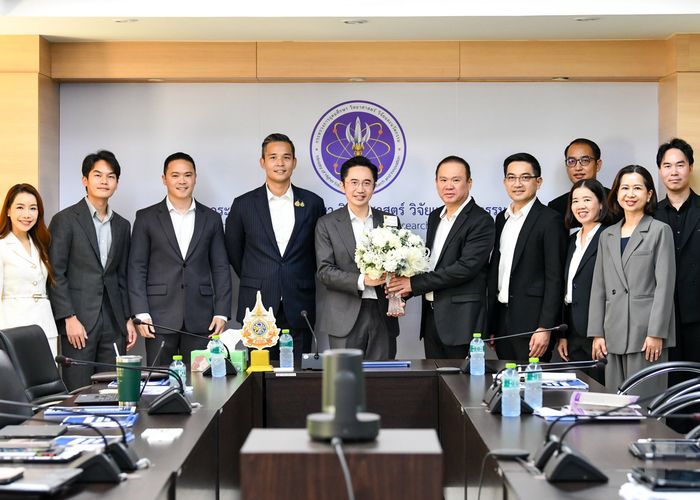 'ยศชนัน' ระบุ หมดยุค 'รัฐควบคุม' ถึงเวลา 'รัฐบริการ' เพื่อให้คนไทยทำมาหากินสุจริตได้คล่องตัวที่สุด มอบทีม ป.ย.ป. ปฏิรูปกฎหมาย