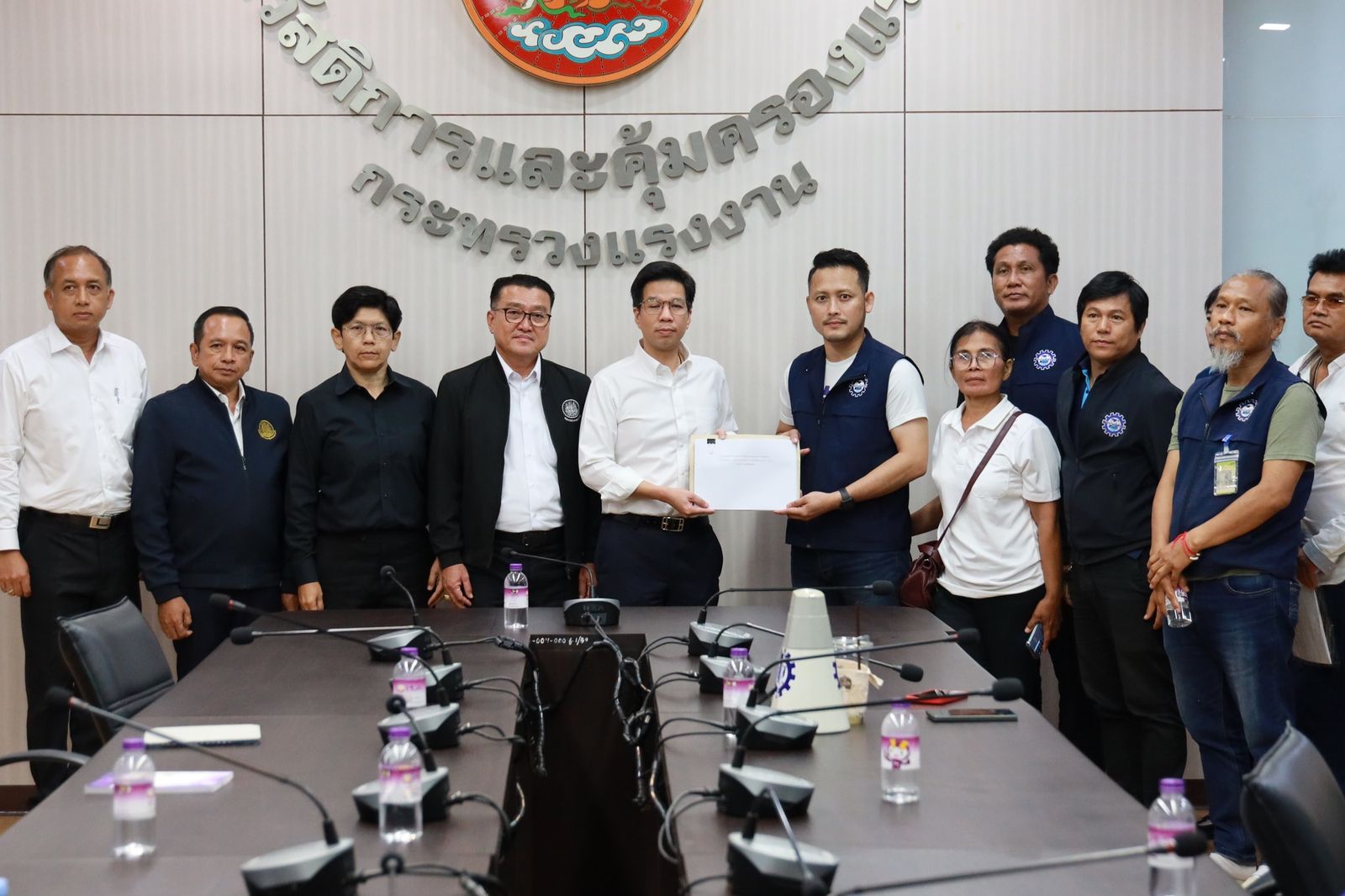 แรงงาน สุรชาติ เทียนทอง