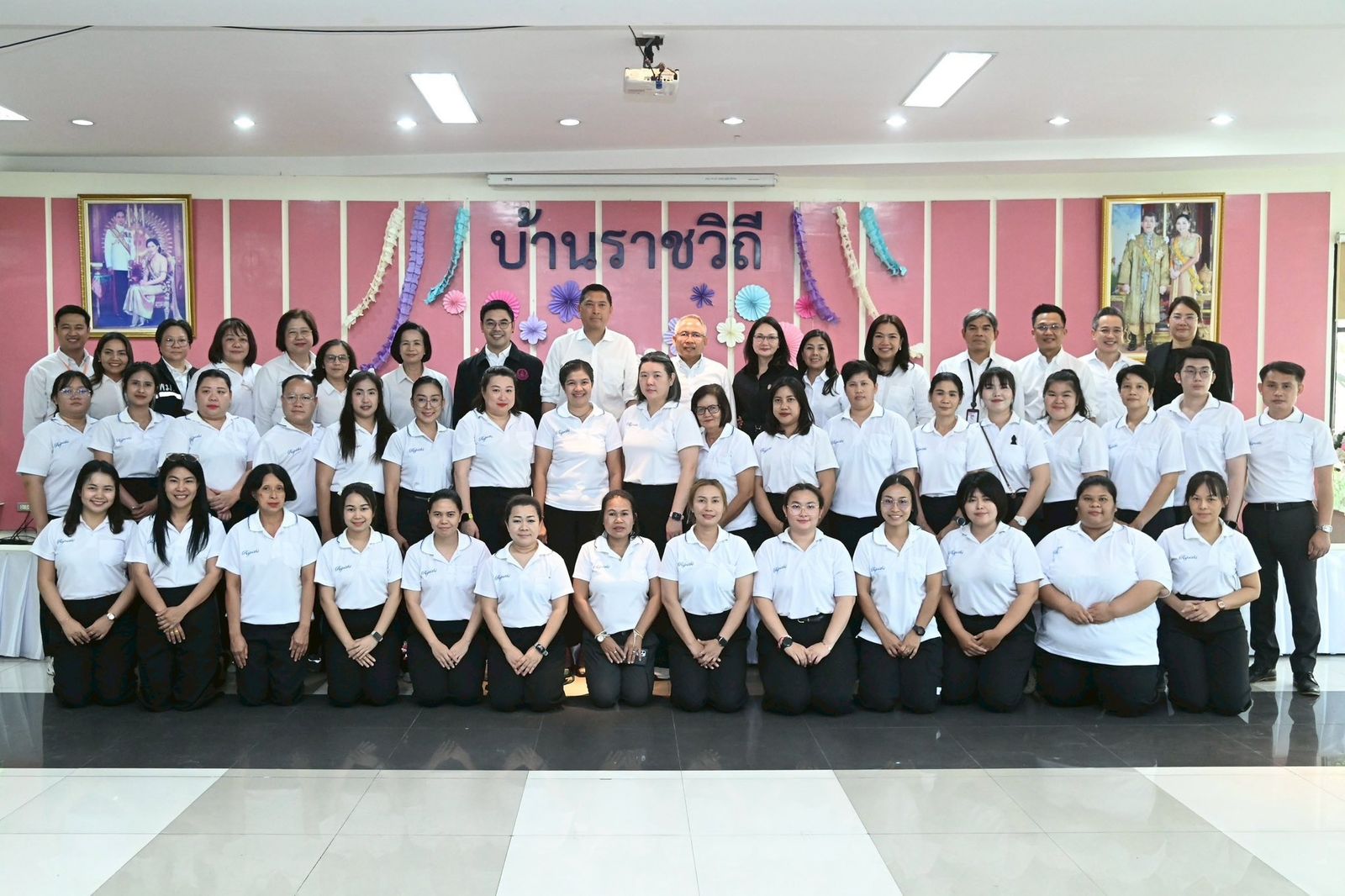 นิกร โสมกลาง รัฐมนตรีว่าการกระทรวงการพัฒนาสังคมและความมั่นคงของมนุษย์ 