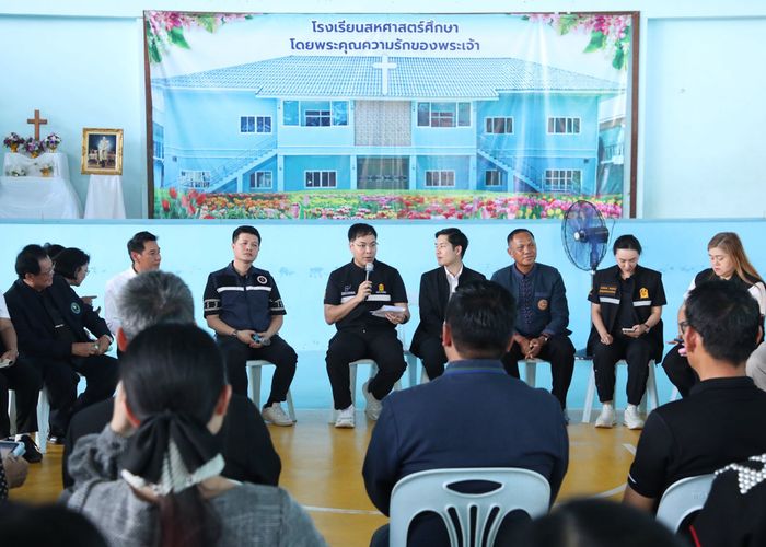 'อัครนันท์' ลุยเชียงรายฟังปัญหาโรงเรียน หวั่นประเมินไม่ผ่านถูกงบฯ แบกภาระนักเรียน รหัส G สั่ง กช. หาข้อสรุปใน 1 เดือน
