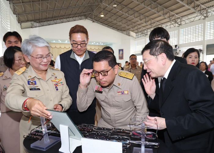พม. จับมือ เครือข่าย หนุน 'แว่นตาผู้สูงวัยในสมเด็จพระเทพรัตนฯ' แก้ปัญหาสายตา พัฒนาคุณภาพชีวิตผู้สูงวัยถิ่นทุรกันดาร