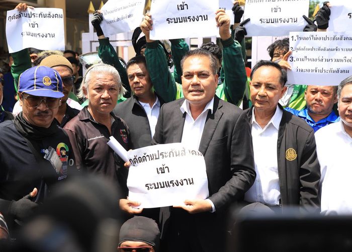 'จุลพันธ์' ส่งโฆษกฯ 'พิพัฒน์ชัย' รับหนังสือกลุ่มไรเดอร์ค้านเข้าประกันสังคม ย้ำ เปิดพื้นที่รับฟัง พร้อมตั้งคณะทำงานร่วม ดูแลสวัสดิการที่เหมาะสม